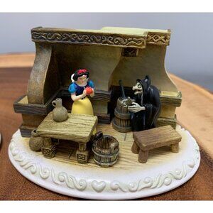 Disney Showcase Olszewski Snow White "Take A Bite" Figurine Limited Edition 2002